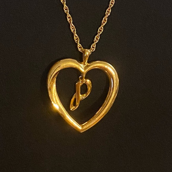 VTG AVON Open Heart Pendant with Initial “P” Dangling Center Charm Necklace - Picture 3 of 10